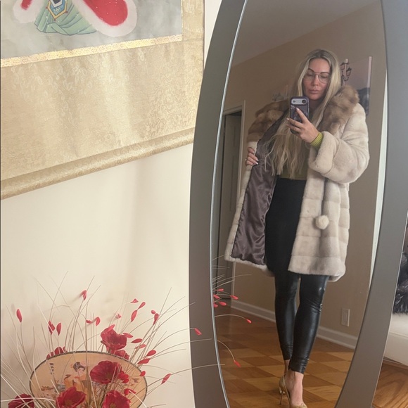 Luxurious Cream mink Fur Coat with Hood - Picture 6 of 7